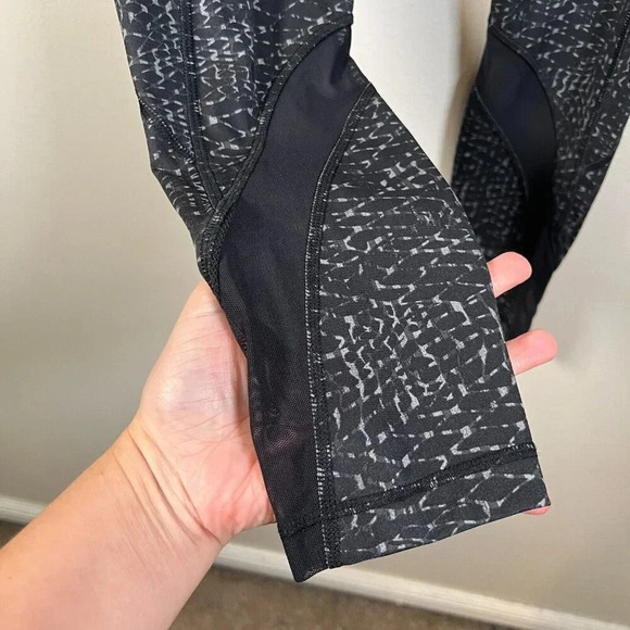 Lululemon Inspire Tight II Size 6 Samba Snake Battleship Black Athletic Active - Picture 7 of 10